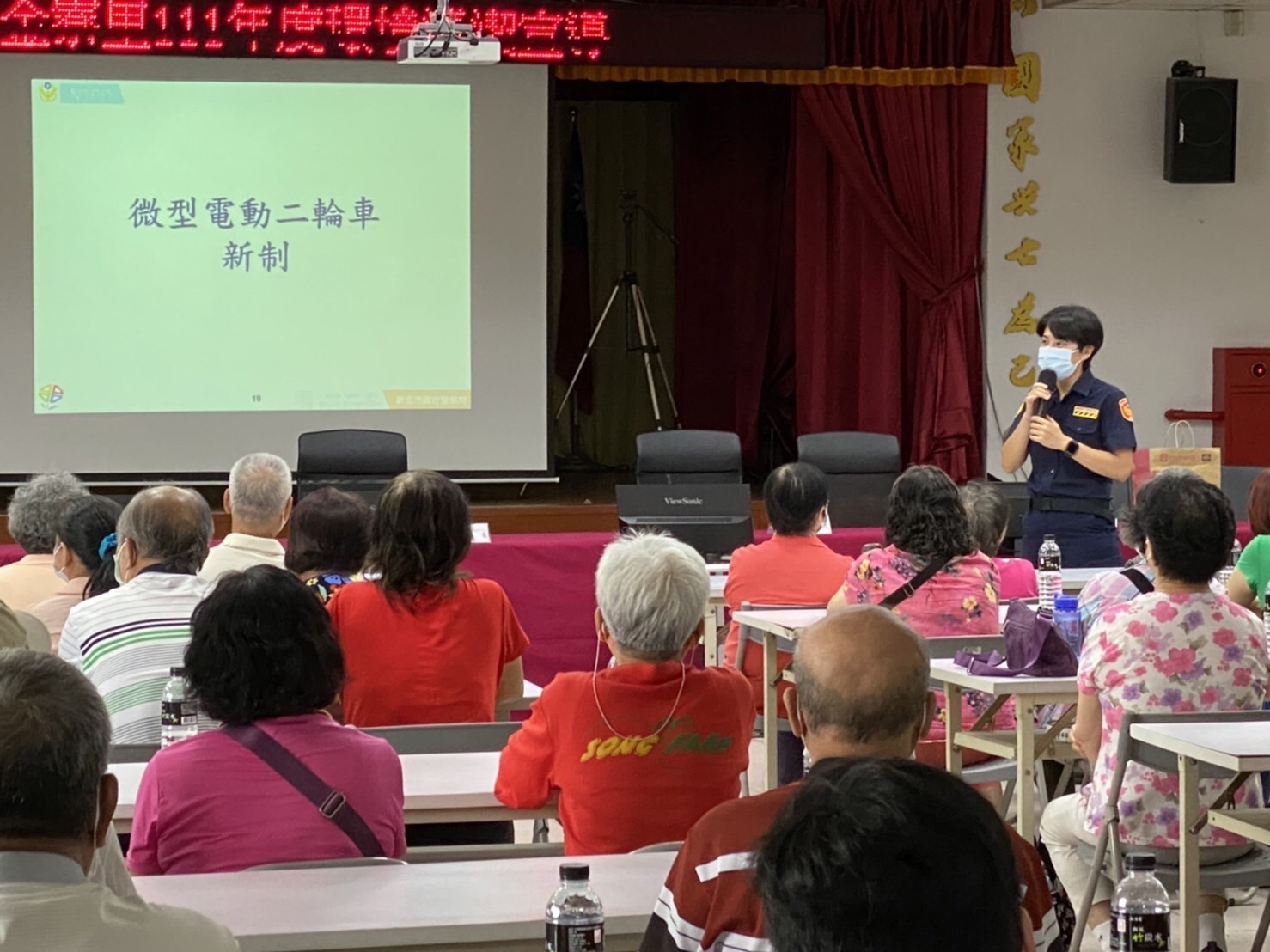 圖片說明:樹林警在地金寮里宣導安全駕駛。(記者徐煜勝翻攝)