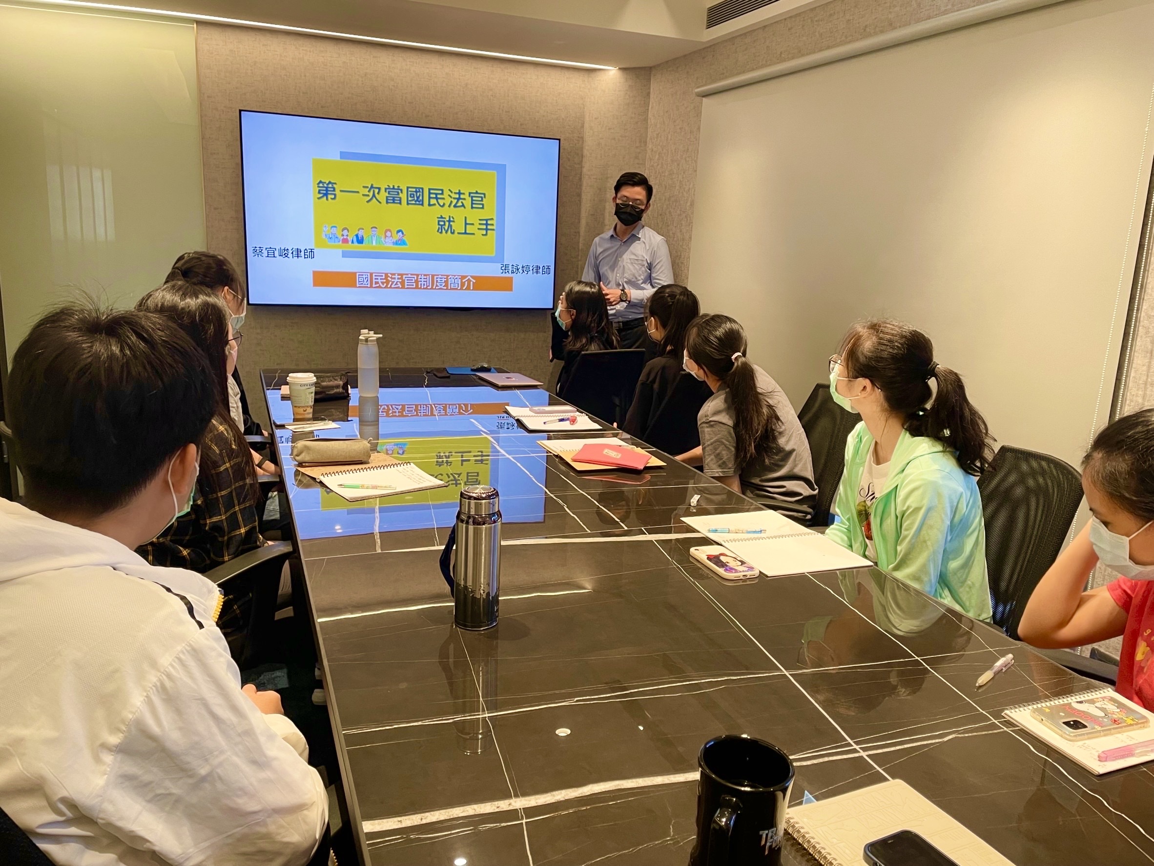 二信高中普科五位社會組同學完成法律事務所見習收穫滿滿