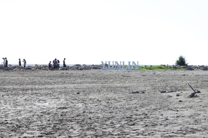 三條崙海水浴場是許多五、六年級生共同的回憶，後因時代變遷沒落，這幾年在縣府及公所等單位努力下逐漸重現風華。