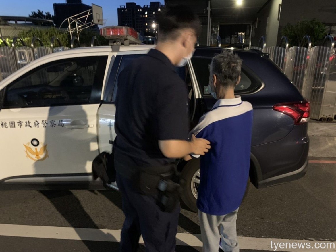康復之家思親老翁搭錯車迷途 平鎮警助平安返回 18 431780 scaled