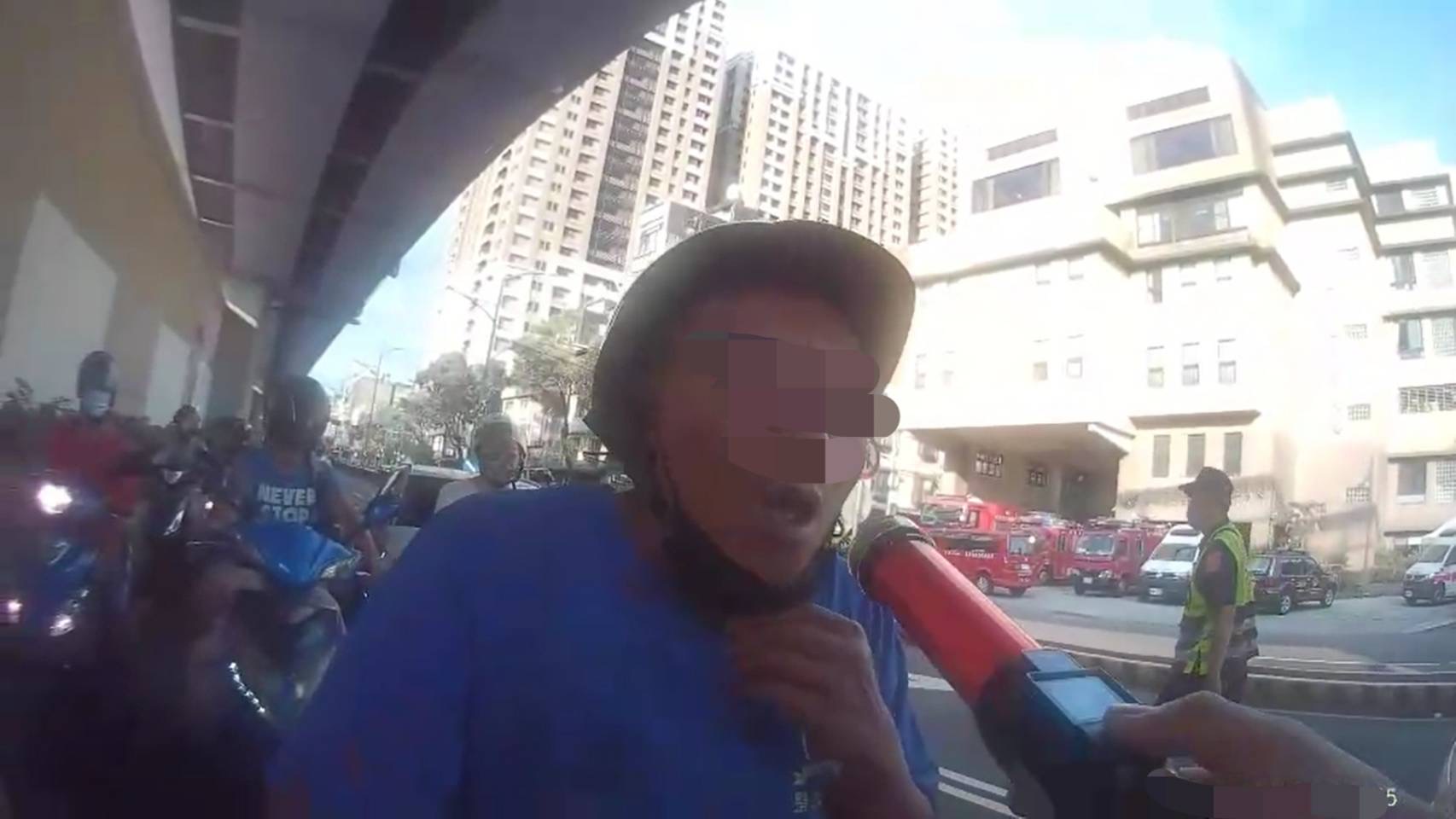 圖片說明:男子聲稱自己只在工地喝些許阿比加啤酒,被永和警鷹眼攔下。(記者徐煜勝翻攝)