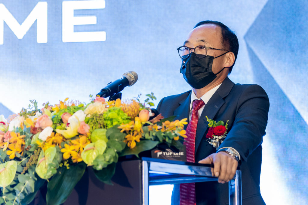 宇隆董事長劉俊昌表示,宇隆將從過去代工,朝向產品設計製造組裝邁進