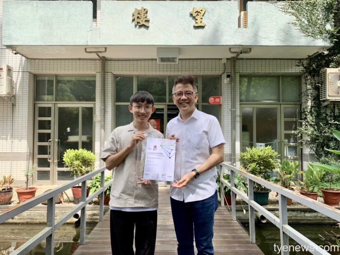 圖5：中原室設秦健豪左感謝指導教授陳歷渝右並回校分享獲獎的喜悅。
