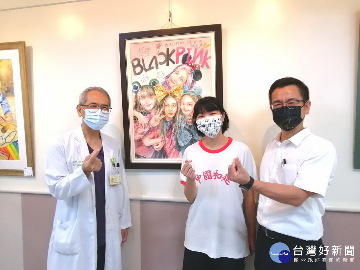 竹山秀傳醫院為在地學子闢出藝廊。(竹秀提供)