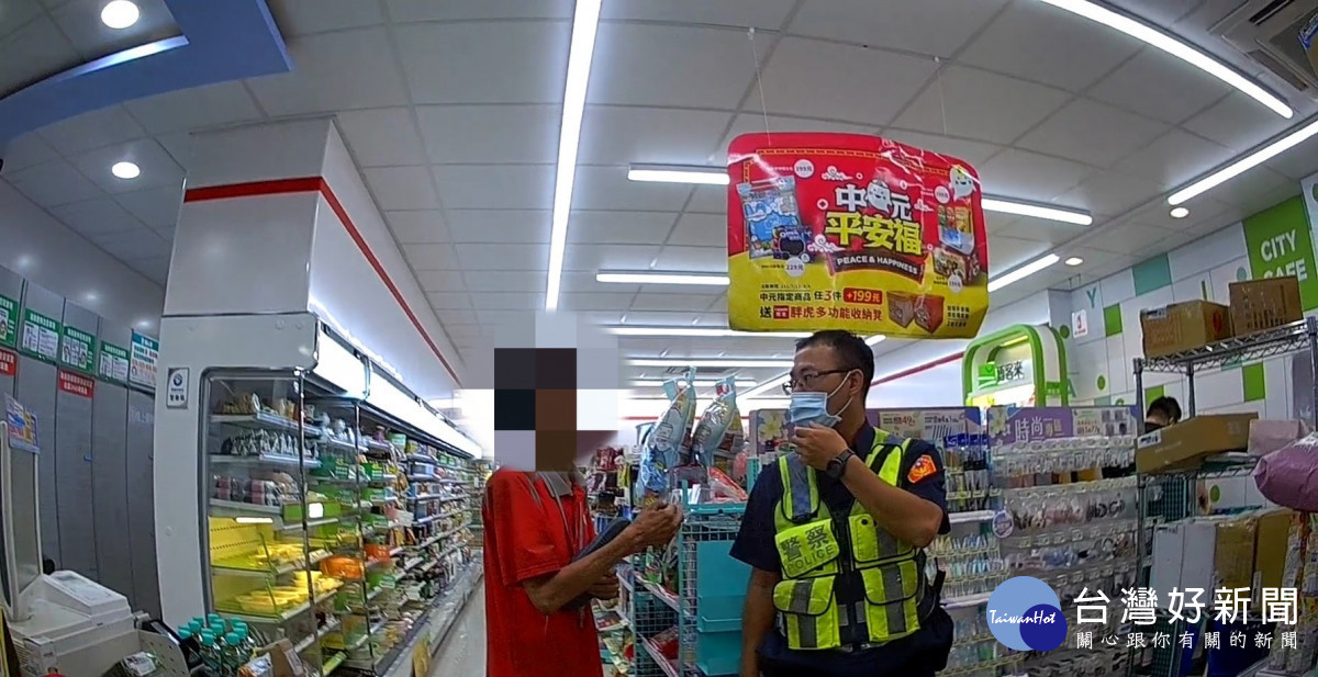 老人走失在外遊蕩2天找不到回家的路，八德暖警協助返家。