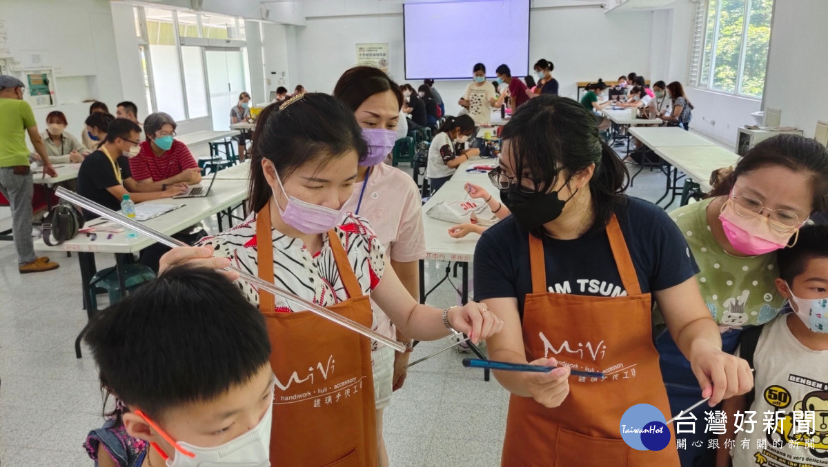 琉璃燒製前指導注意事項。圖/彰化生活美學館提供