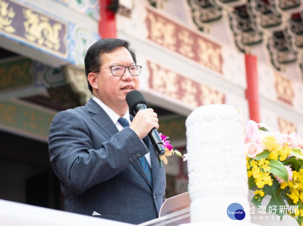 鄭市長致詞表示，桃市全國首創孔廟舉行「各級校長布達交接典禮」，期許校長帶領學校團隊成就每位孩子的夢想。<br /><br /> <br /><br /> 
