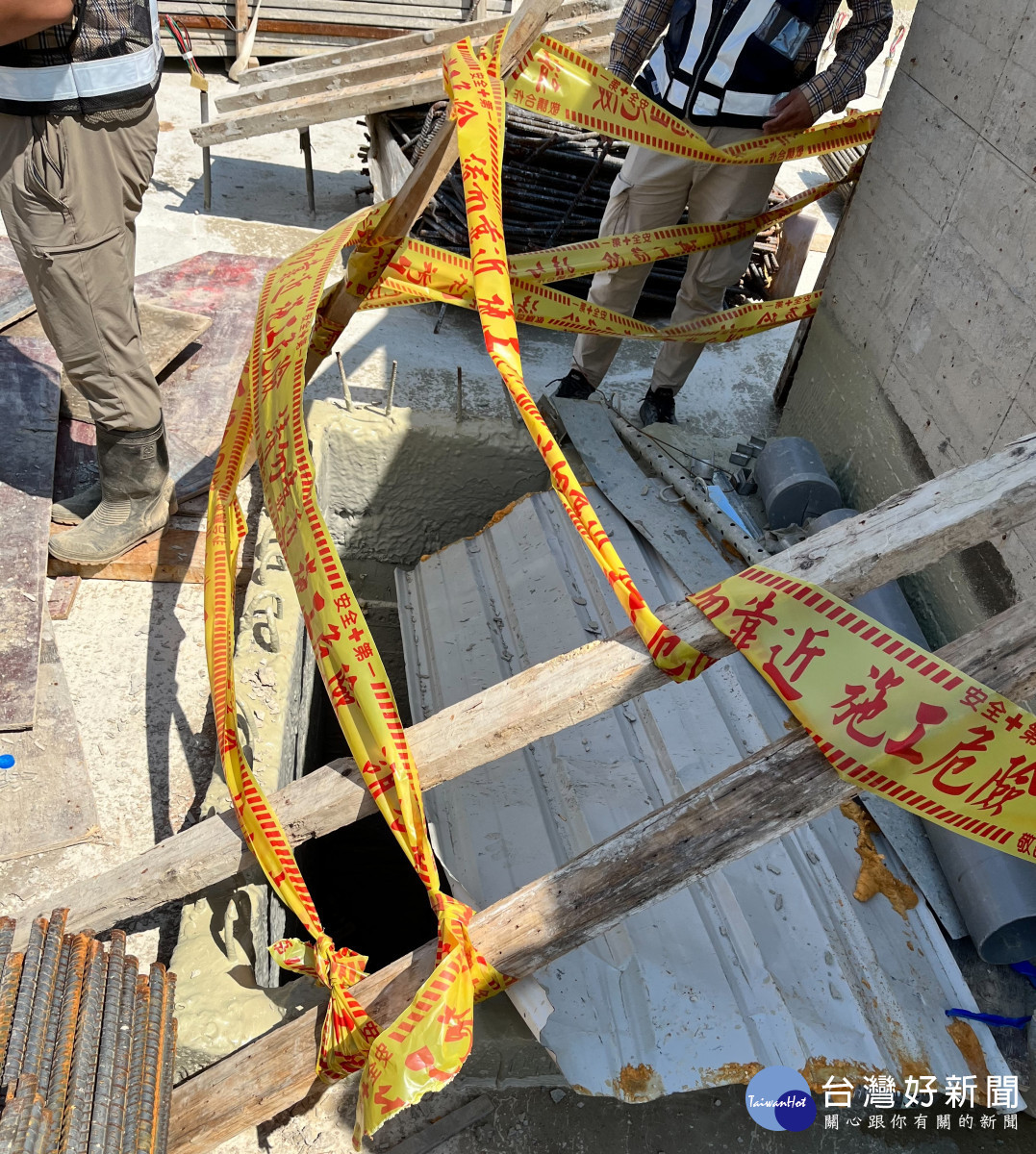 青埔某建案發生1死職災意外，勞檢處勒令2公尺以上開口處作業停工，並依法嚴懲30萬元及移送地檢署偵辦。
