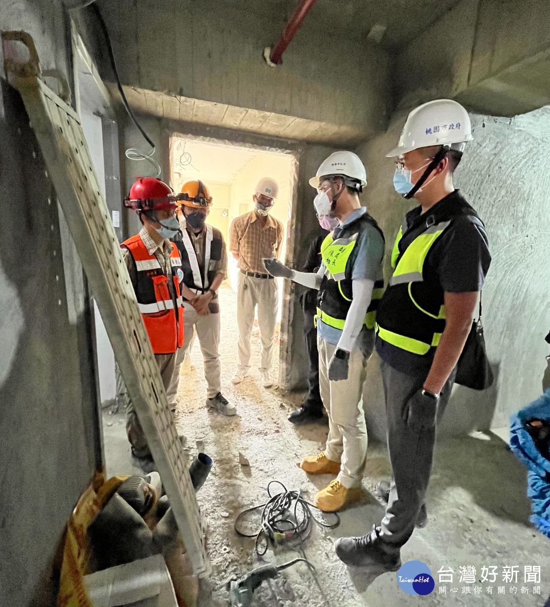 青埔某建案發生1死職災意外,勞檢處勒令2公尺以上開口處作業停工,並依法嚴懲30萬元及移送地檢署偵辦。