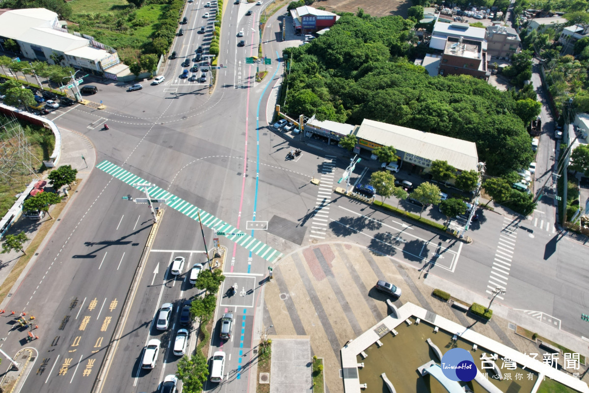 桃市府交通局推出「彩色指引標線」,以健全道路行車環境。