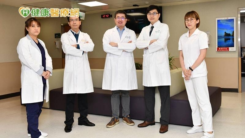 窈窕女背部長出罕見「巨蟲」 又痛又癢生活痛苦不已