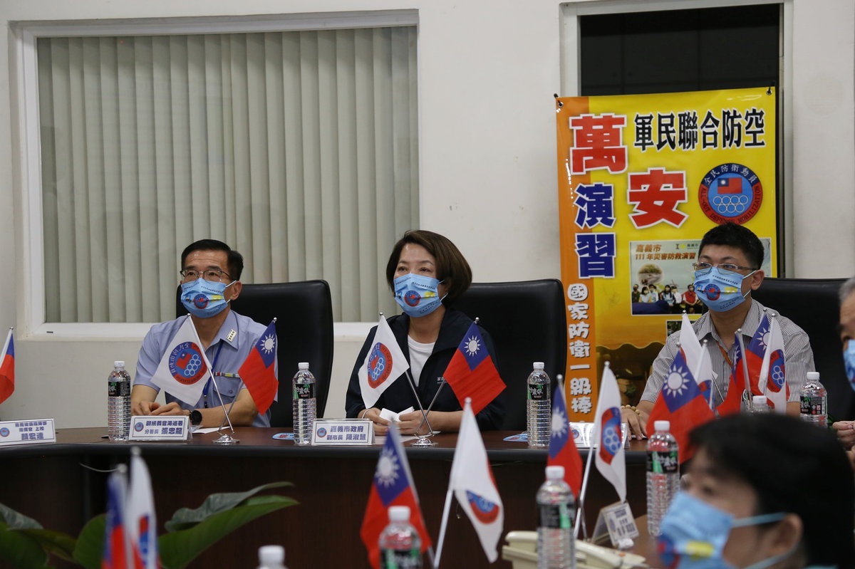 聽取簡報
