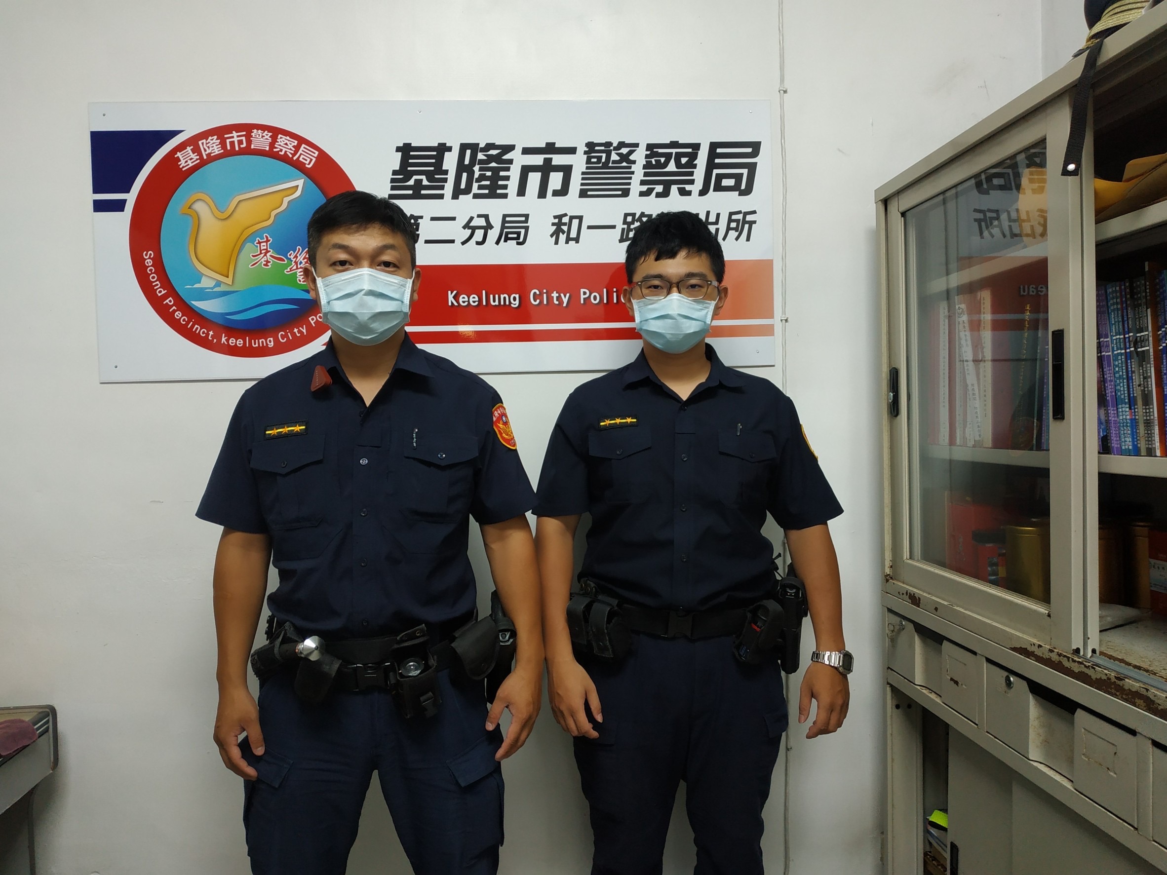 圖:和一路派出所警員許文明(左)、石郁彣(右)
