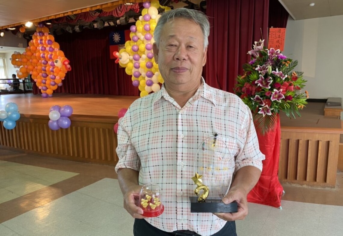 東港區漁會表揚第62屆模範漁民46人 黃明註拿到黃金最大獎6.5錢