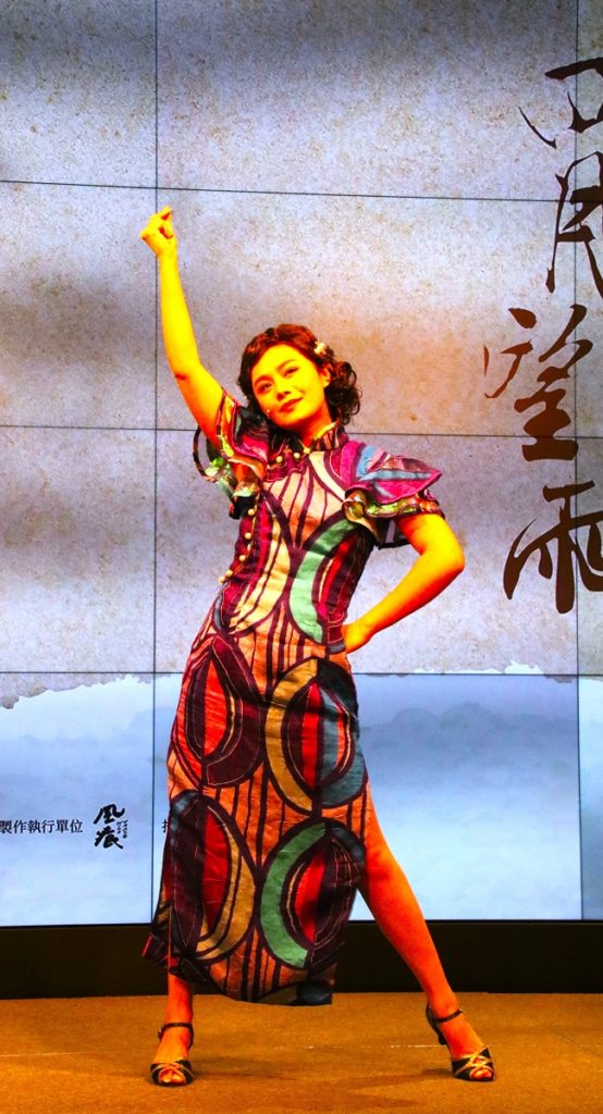 《四月望雨》記者會現場朱海君演出畫面(圖/陳惠玲攝影)