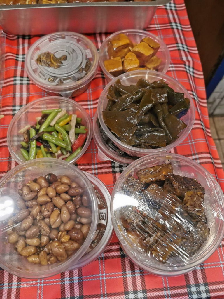 所有魯味都是當天現做，賣完為止，所以保證新鮮。