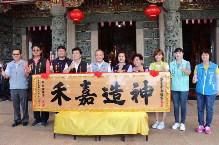 感謝神農大帝庇佑鄉里 徐耀昌頒贈苗栗市五穀宮「神造嘉禾」匾額
