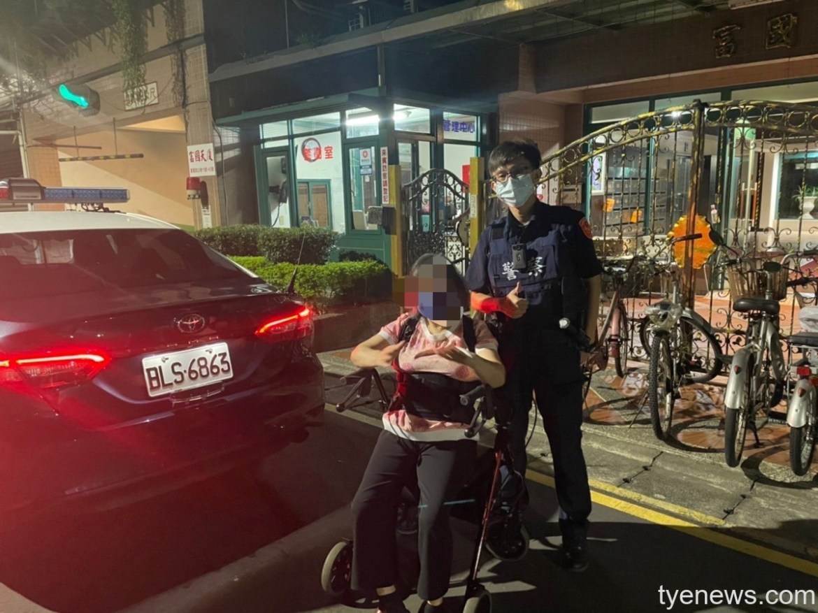 7旬婦深夜獨自徘徊 龜山警護送返家化解迷途驚魂 24 S 18636970