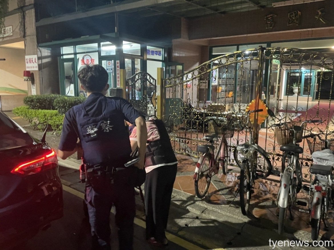 7旬婦深夜獨自徘徊 龜山警護送返家化解迷途驚魂 25 S 18636971