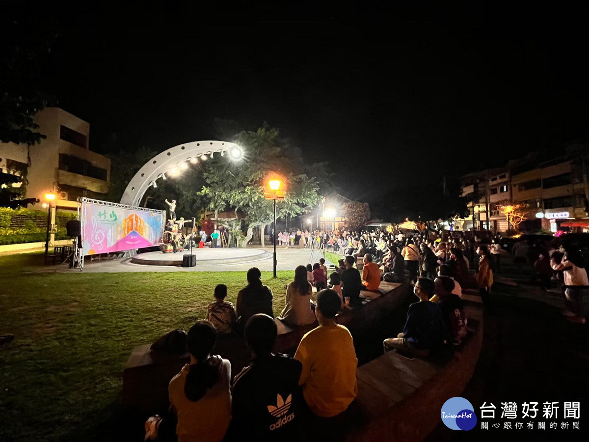 竹山公所歡迎鄉親共享仲夏之夜的躍動。(竹山公所提供)