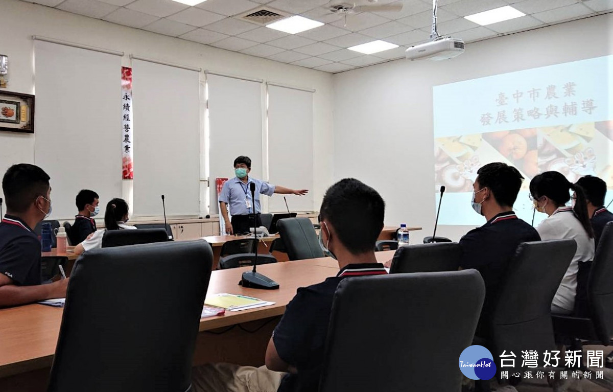 中市青年從農培訓副局長蔡永勝授課