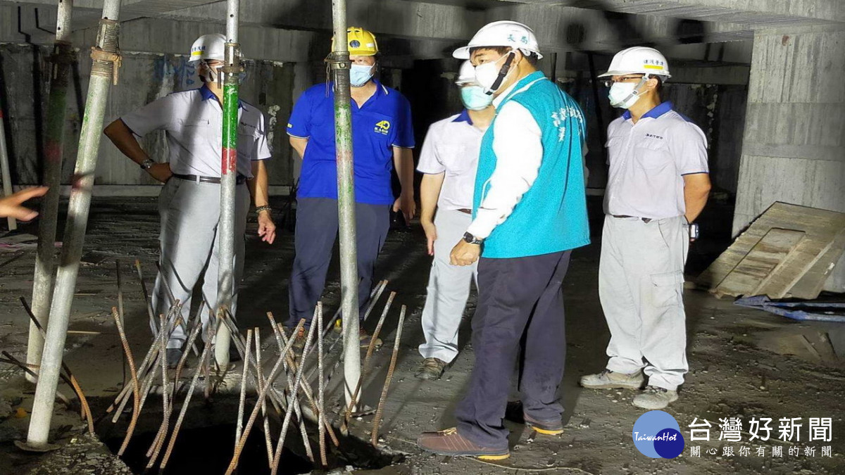 ▲其中有3處高度2公尺以上之開口部分未設置護欄,依法勒令停工改善。(圖/記者 許高祥 翻攝)