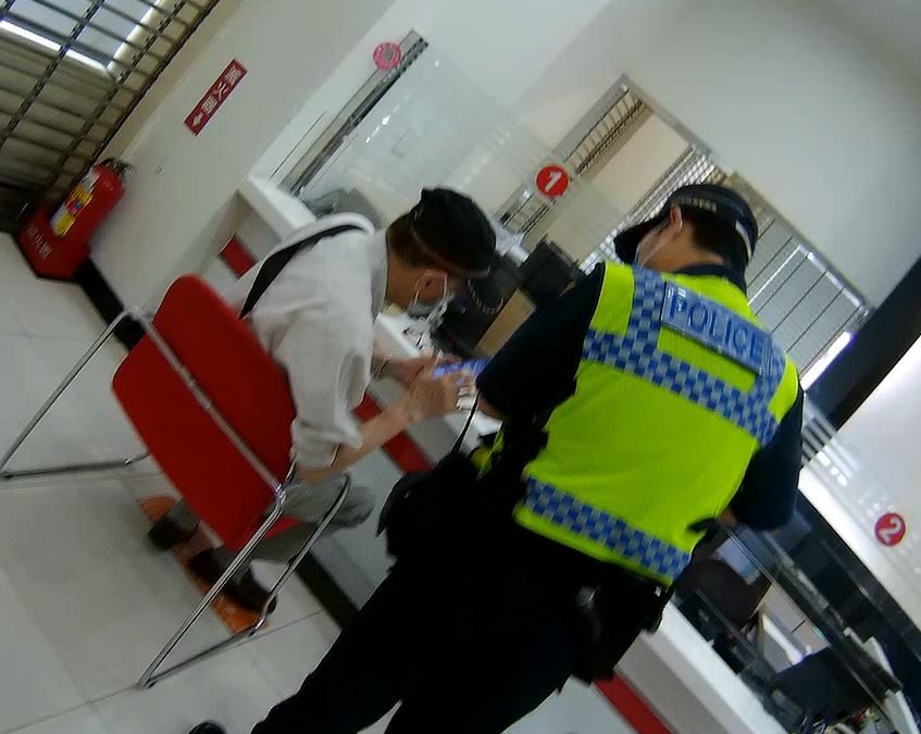 ▲敘利亞美女的包裹卡海關? 匯錢你就輸了! 大墩警成功攔阻騙局 (圖/台中市警察局 提供)