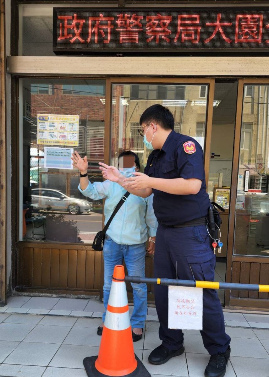 婦剛搬家烈日下迷路 觀音警熱心護送化解驚魂 20 161821 scaled