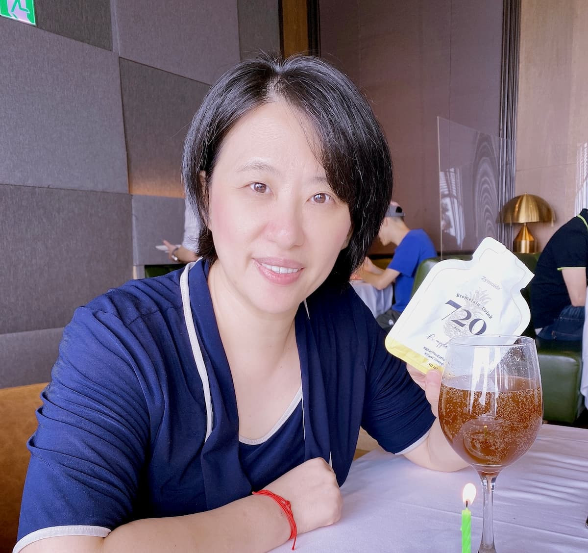 江坤俊醫師的夫人表示，「Zymoide」720鳳梨酵素飲是她大餐後消化的好幫手。（圖／Zymoide）