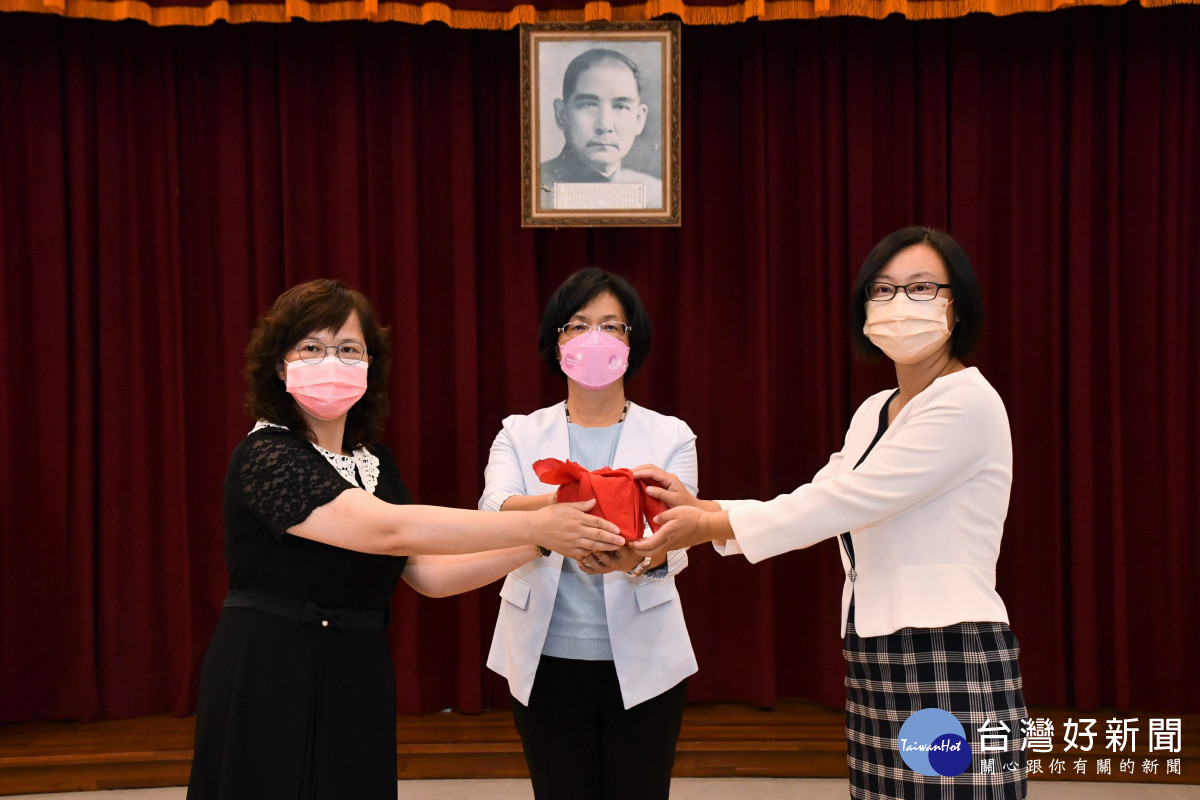 印信交接。圖/彰化縣政府提供