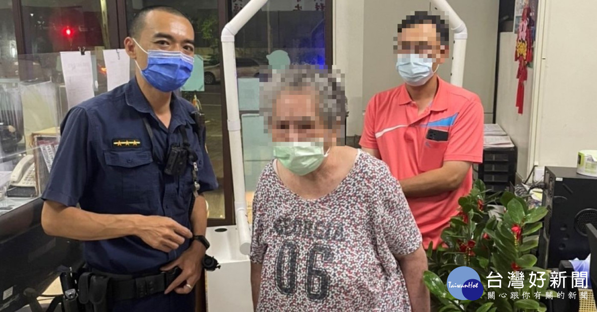 老婦賭氣離家，公園警及時協助幫助其與家人團圓／警方提供