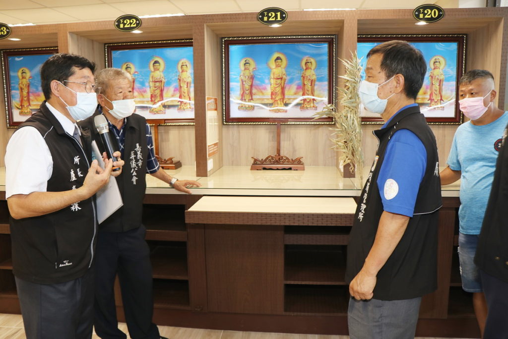 殯管所所長盧春霖導覽