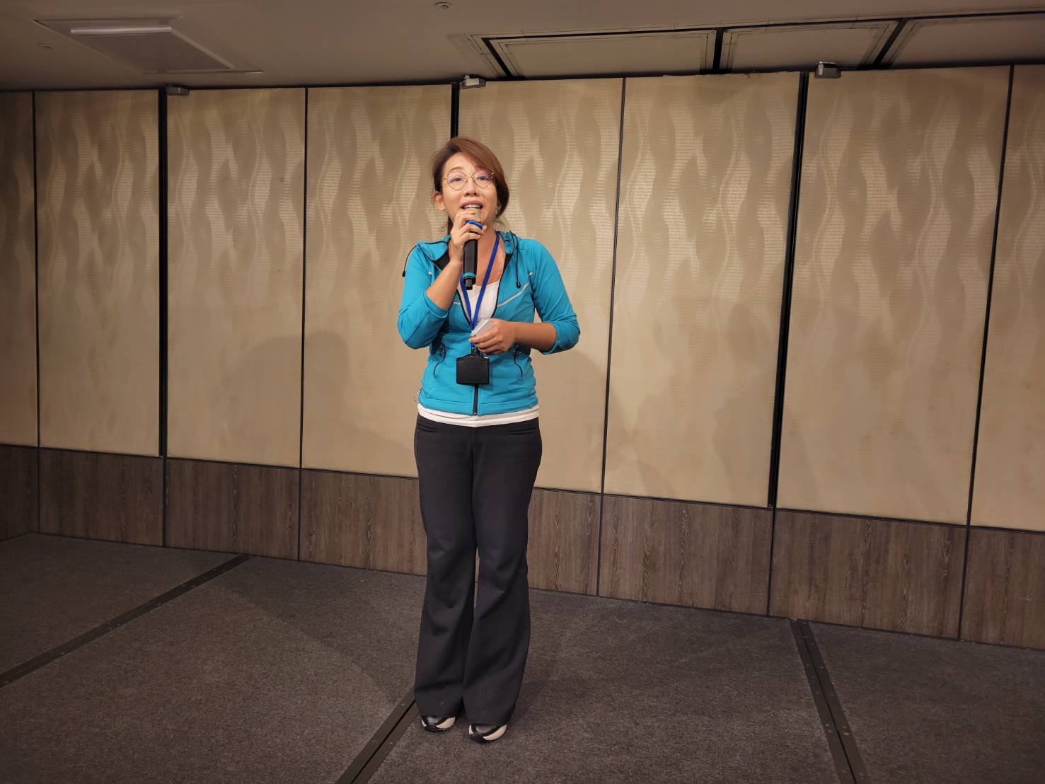 圖片說明:民眾黨台北市第四選區議員候選人林珍羽,親自到場祝賀並上台致詞。(記者徐煜勝攝)