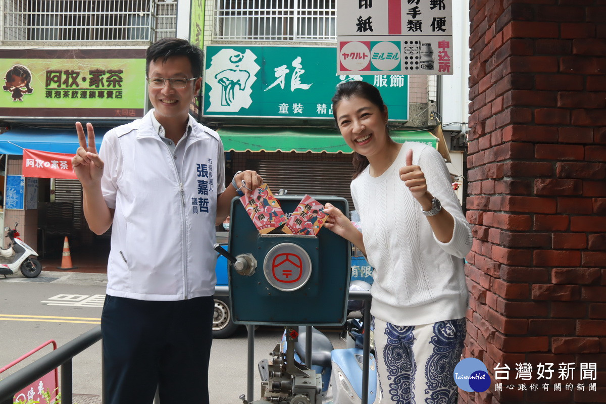 許淑華張嘉哲也來祈福並祝有情人終成眷屬。(記者扶小萍攝)