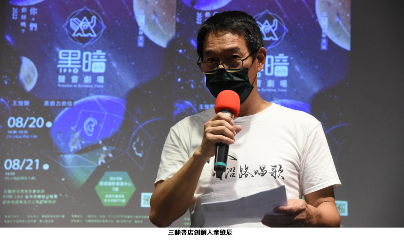 可能是 1 人、站立和文字的圖像