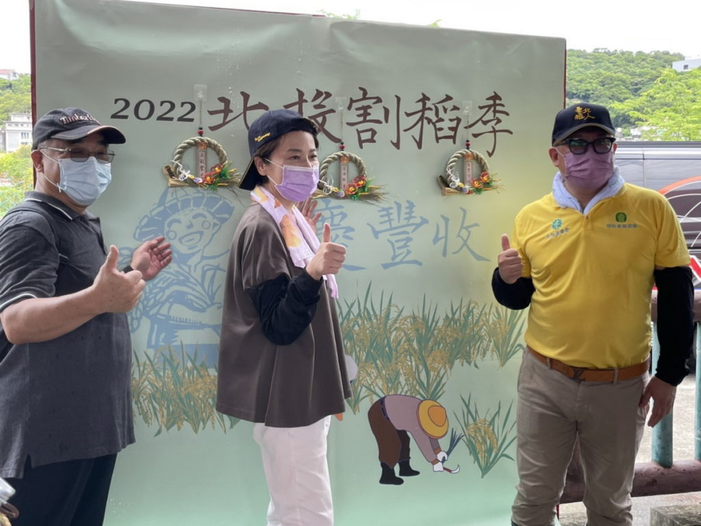 掛上注連繩一同祈福
