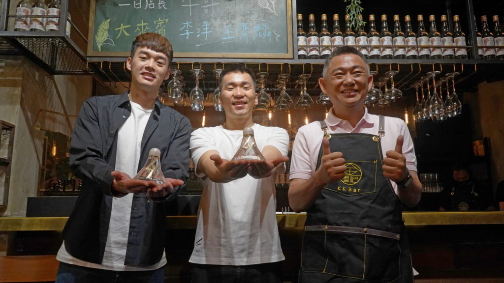 金門縣長楊鎮浯與麟洋共同發表麟洋奪金週年紀念酒【喝酒不開車 開車不喝酒 請勿飲酒過量 安全誠無價 酒後找代駕】