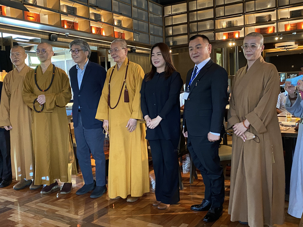 圖片說明：發佈會後貴賓合照。 (僧伽林文化出版事業提供)