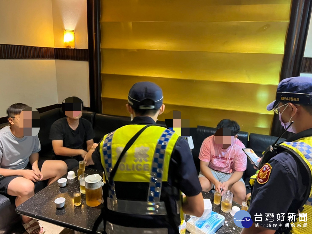 中壢分局針對各轄區治安顧慮、易生事端場所進行臨檢掃蕩勤務，宣示警方強力執法之決心。<br /><br /> <br /><br /> 