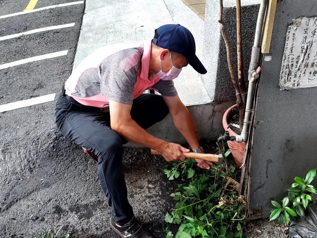 自動自發維護市容街道的嘉義市國華環保志工小隊。