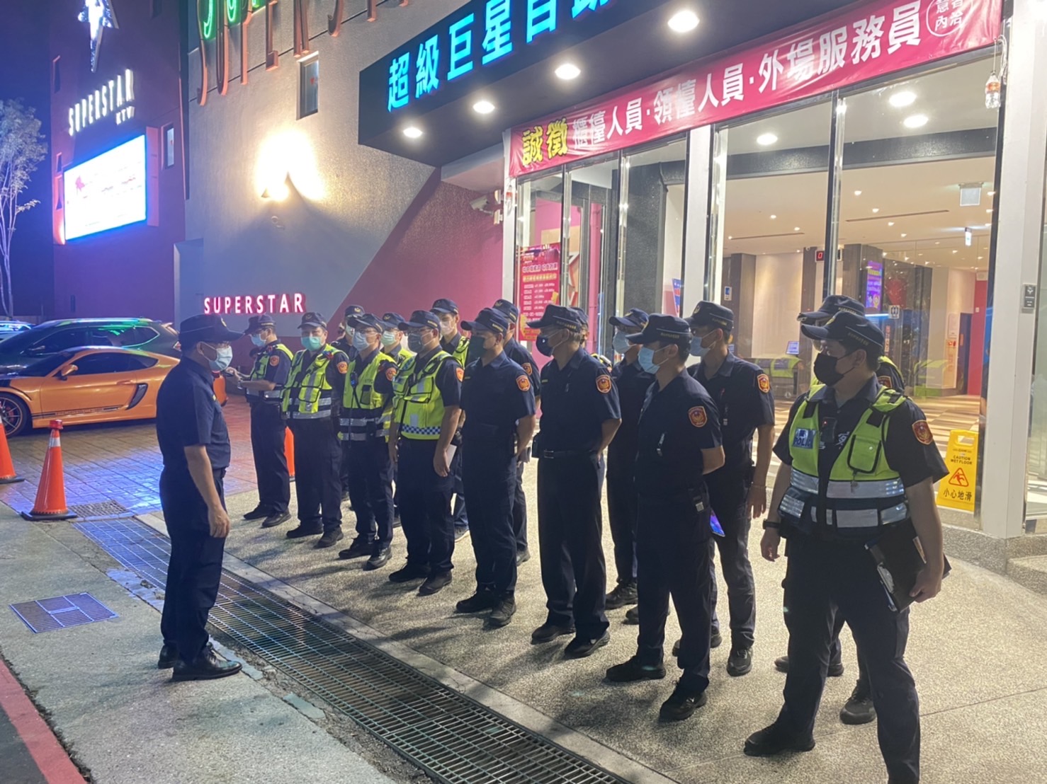 林口警優勢警力深夜威力掃蕩 拼治安顧交通保護學生安全