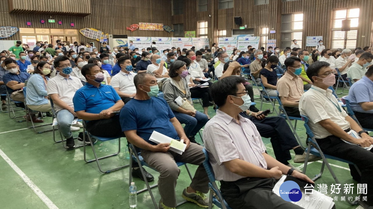 ▲高雄市漁電共生說明會養殖漁民、地主及光電業者踴躍參與。（圖／記者 許高祥 翻攝） 