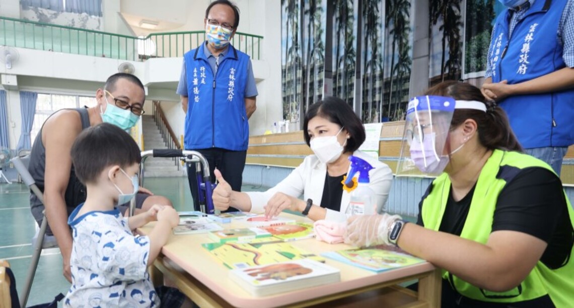提升幼兒保護力 張麗善視察嬰幼兒莫德納疫苗集中接種