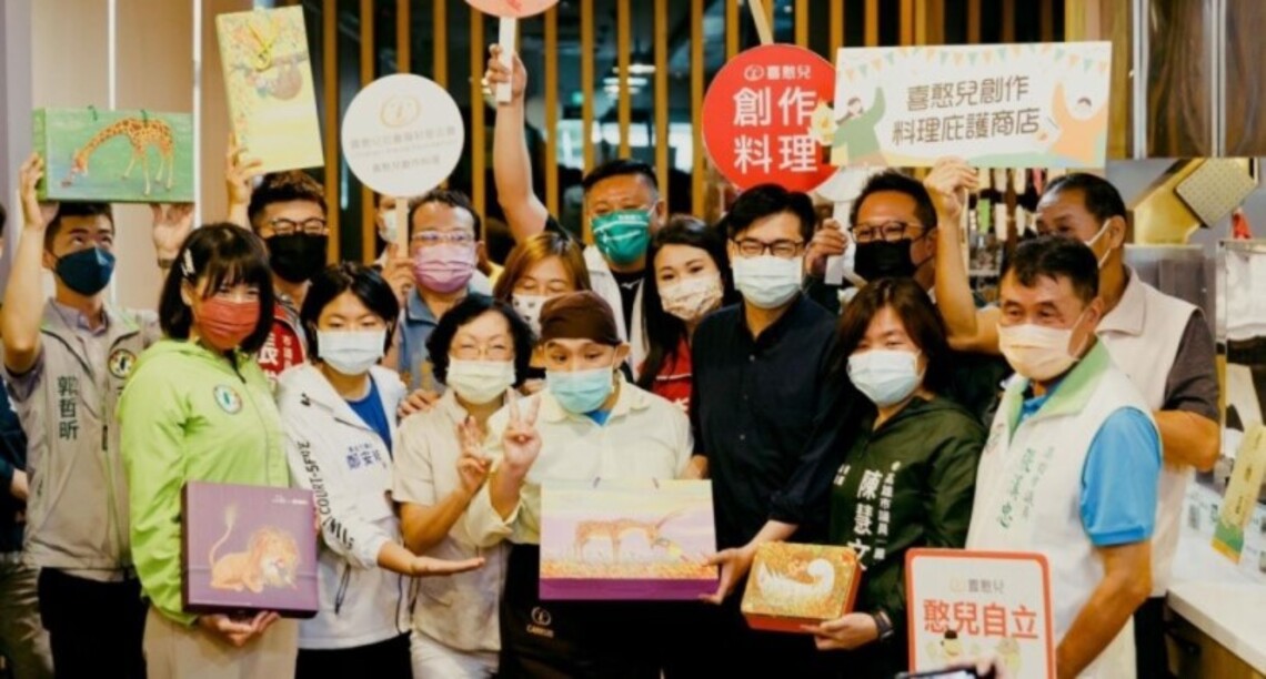 陳其邁現身喜憨兒創作料理店 推銷優質庇護商品