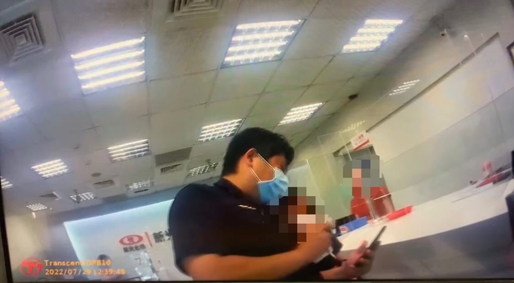警方到場詢問