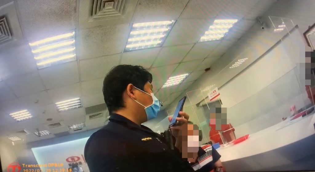 警方與被害人溝通