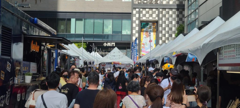 兩天活動吸引上萬名遊客朝聖