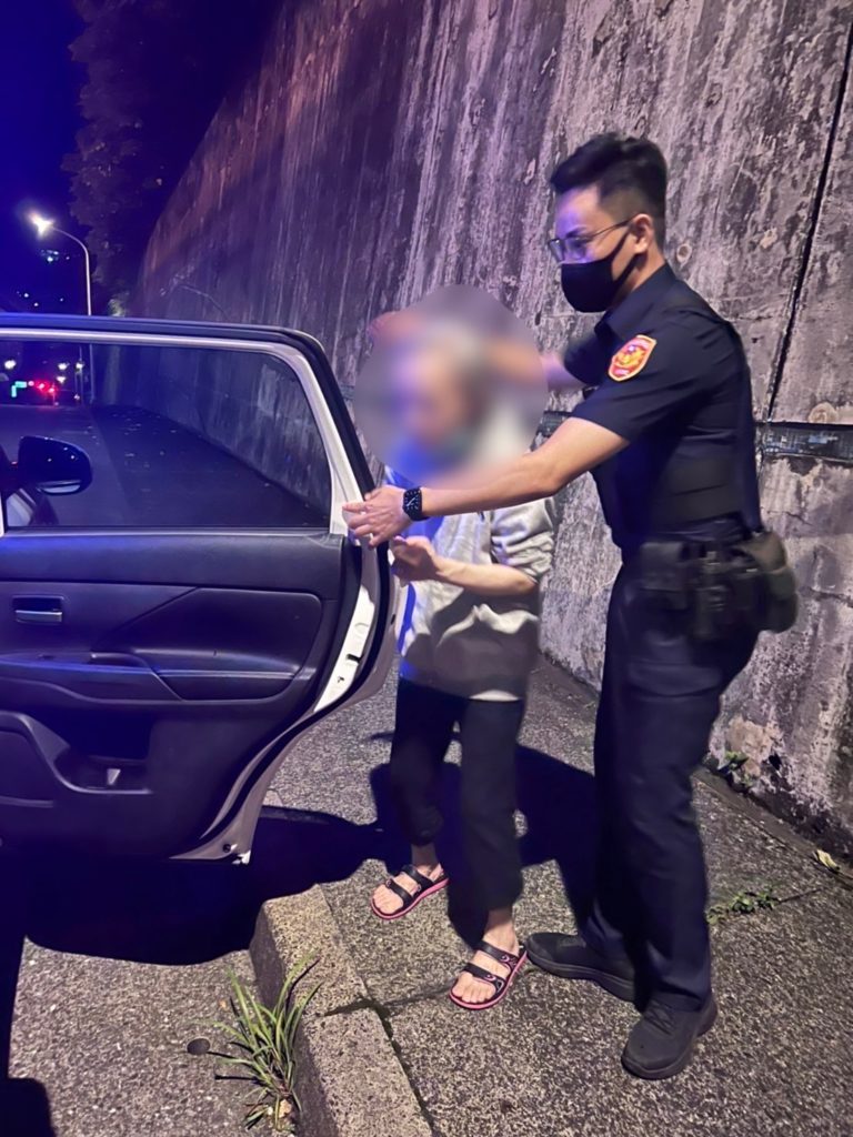 警方在距離康復之家3公里外發現黃婦