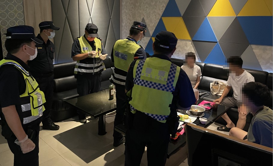 ▲豐原警副分局長何孟宗帶隊執行臨檢專案勤務 (圖/台中豐原分局 提供)