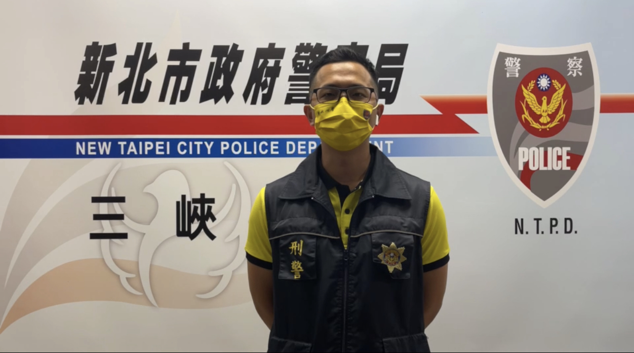 圖片說明:三峽分局偵查隊副隊長謝銘鴻說明案情。(記者徐煜勝翻攝)